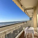 Apartment Fronte Mare, Piscina - Grifone Lido di Jesolo