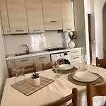 Apartment Fronte Mare, Piscina - Grifone