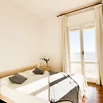 Fronte Mare, Piscina - Grifone Appartamento
