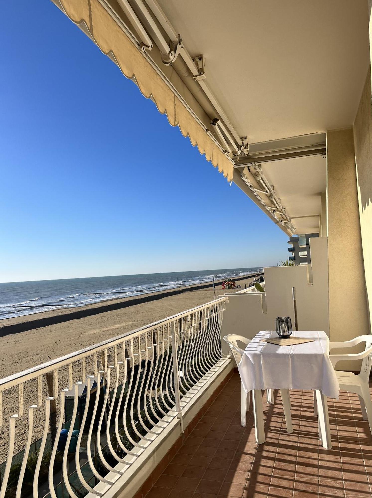 Apartment Fronte Mare, Piscina - Grifone Lido di Jesolo