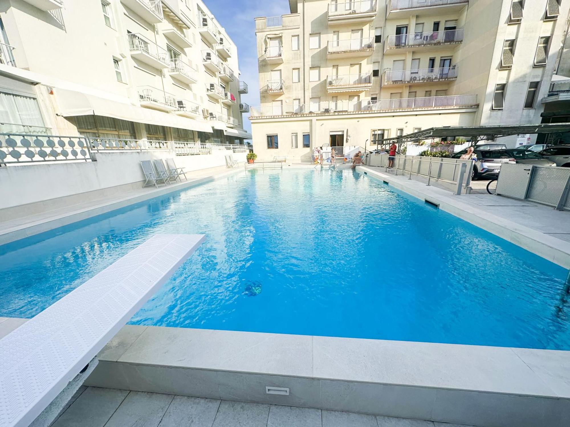 Fronte Mare, Piscina - Grifone *